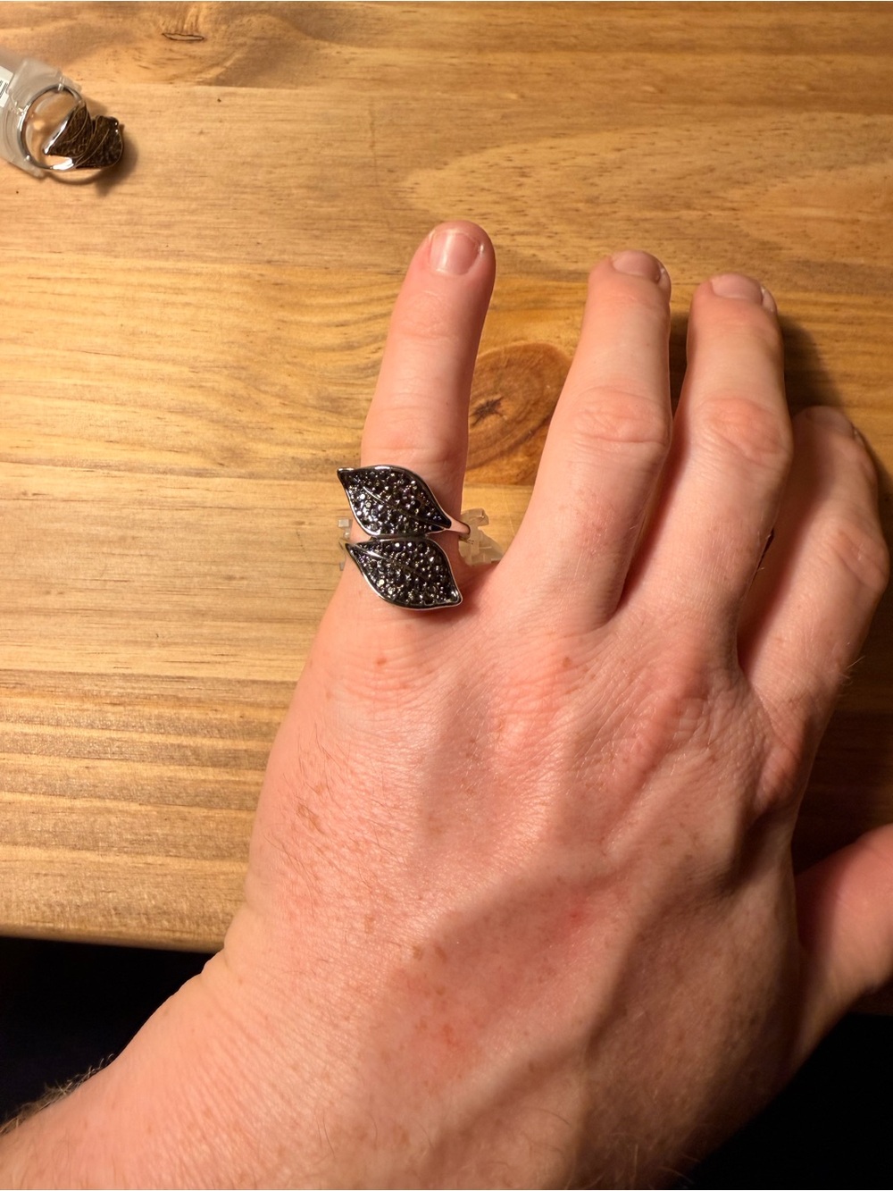 Silver Black Pave Leaf Ring - Elegant Women's Jewelry Size Large - Picture 2 of 3